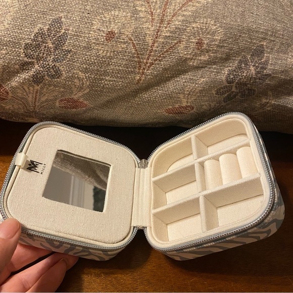 🩷 Milly Blue Zebra Travel Portable Jewelry Case Storage Organizer Clean & Chic 💎 - Picture 4 of 14